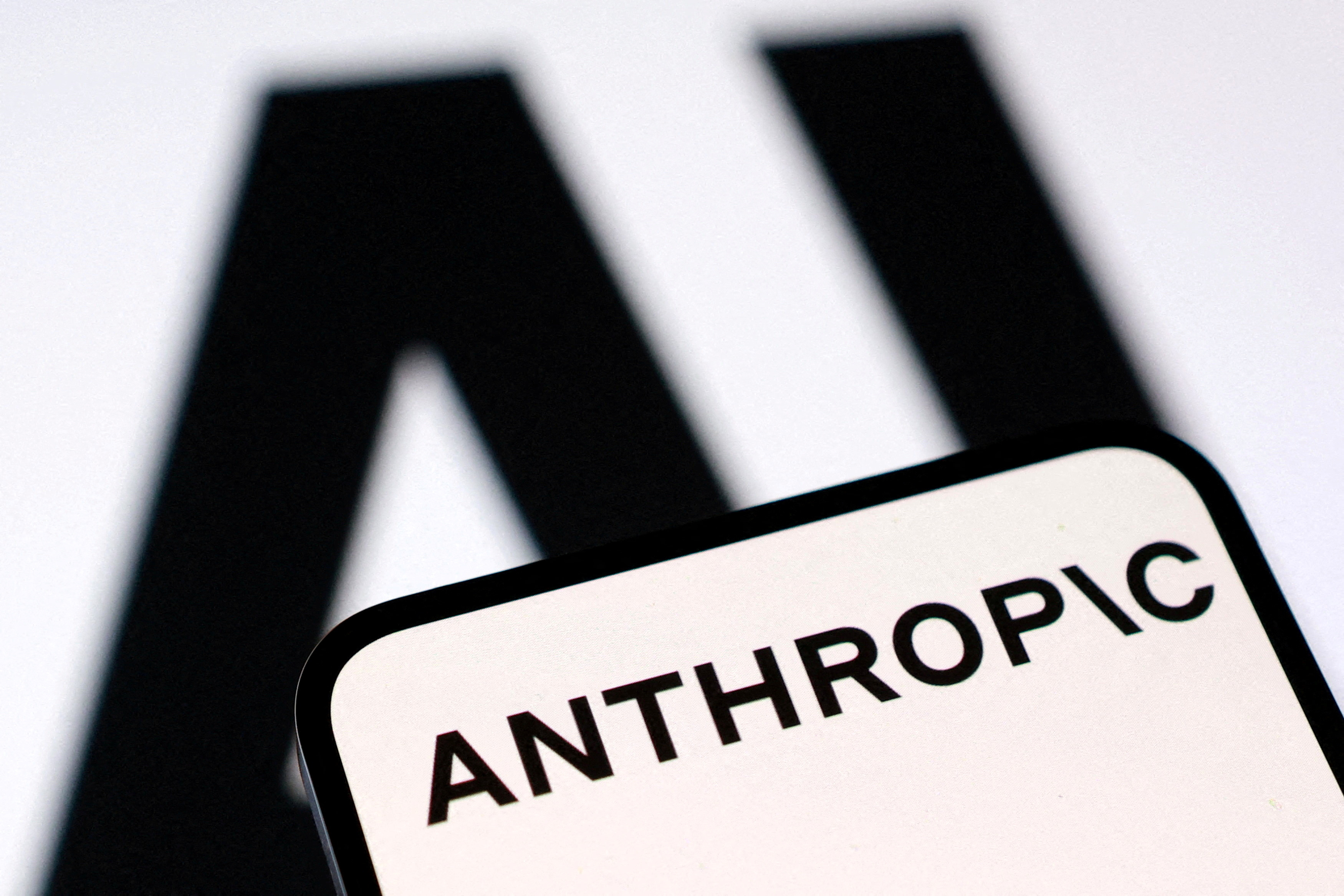 &Omicron; Mythos &tau;&eta;&sigmaf; Anthropic &phi;&omicron;&beta;ί&zeta;&epsilon;&iota; &tau;&omicron;&nu; &alpha;&nu;&tau;&alpha;&gamma;&omega;&nu;&iota;&sigma;&mu;ό