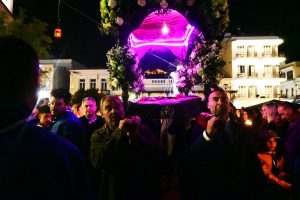 Πάσχα: Τα πιο παράξενα έθιμα που αναβιώνουν κάθε χρόνο στην Ελλάδα