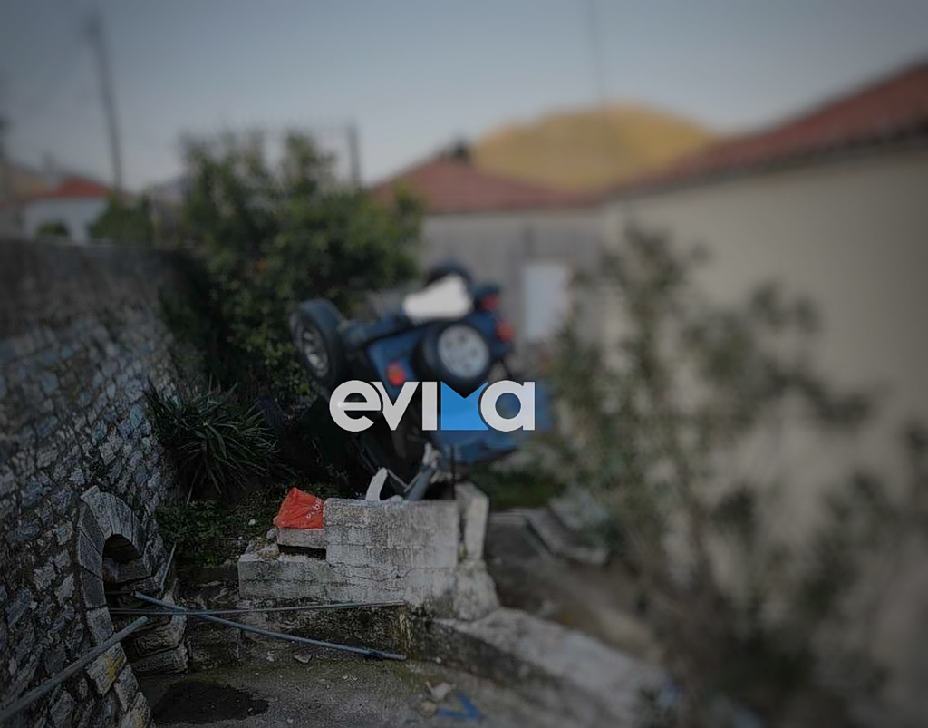 Τροχαίο ατύχημα στην Εύβοια: Τζιπ μετά από τρελή κούρσα κατέληξε τούμπα δίπλα σε σπίτια
