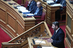 Κόντρα μεταξύ Ανδρουλάκη και Χατζηδάκη στη Βουλή: «Μόνη λύση οι εκλογές» – «Ενίοτε τα αιτήματα γίνονται δεκτά»