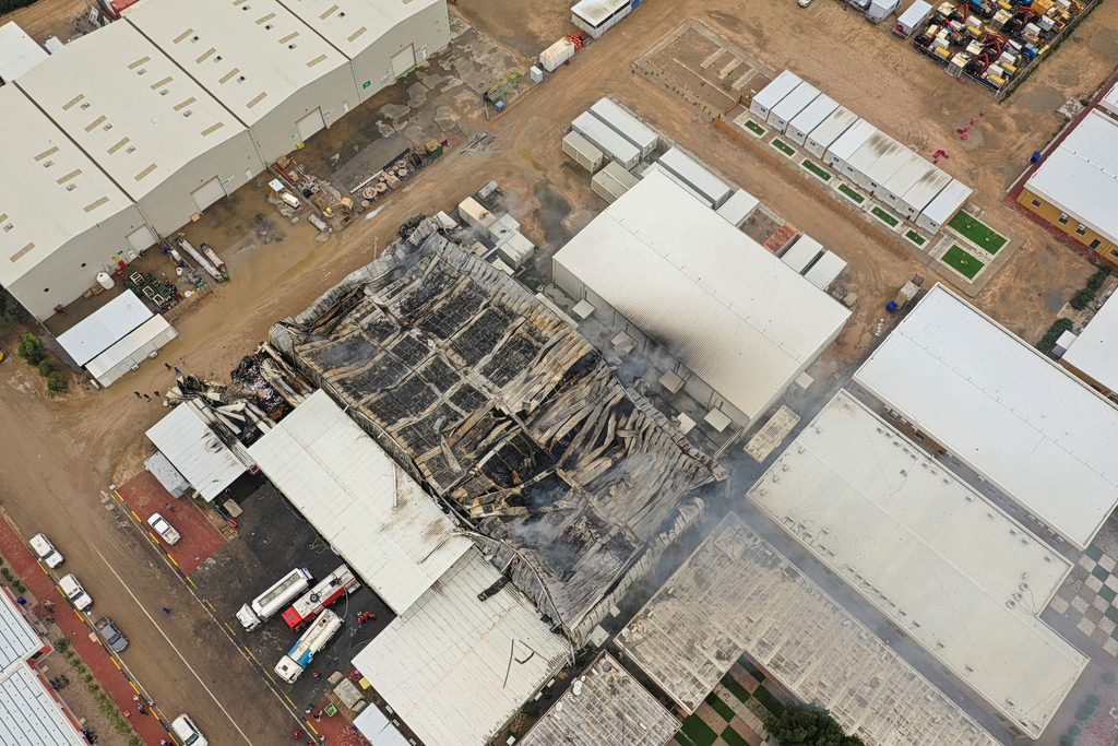 Επίθεση στον πυρηνικό σταθμό Μπουσέρ: Ένας νεκρός – Το Ιράν λέει επιτρέπει το πέρασμα πλοίων για βασικά αγαθά από Ορμούζ