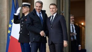 Bloomberg: Γαλλία και Ελλάδα ανανεώνουν για άλλα 5 χρόνια την αμυντική τους συμφωνία