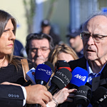 Δίκη Τέμπη: Διακόπηκε για την Τρίτη – Η στάση του δημοσίου έφερε ένταση μεταξύ δικηγόρων και οικογενειών