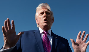 Ο Τραμπ καλεί το Ιράν να μην εκτελέσει 8 γυναίκες: «Θα βοηθήσει τις μελλοντικές διαπραγματεύσεις μας»