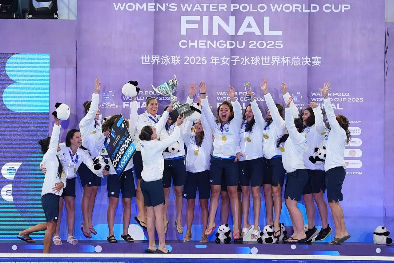 &Sigma;&alpha;&nu; &sigma;ή&mu;&epsilon;&rho;&alpha;: &Eta; &iota;&sigma;&tau;&omicron;&rho;&iota;&kappa;ή &kappa;&omicron;&rho;&upsilon;&phi;ή &tau;&eta;&sigmaf; &Epsilon;&lambda;&lambda;ά&delta;&alpha;&sigmaf; &sigma;&tau;&omicron; &Pi;&alpha;&gamma;&kappa;ό&sigma;&mu;&iota;&omicron; &Kappa;ύ&pi;&epsilon;&lambda;&lambda;&omicron; &pi;ό&lambda;&omicron; &gamma;&upsilon;&nu;&alpha;&iota;&kappa;ώ&nu;