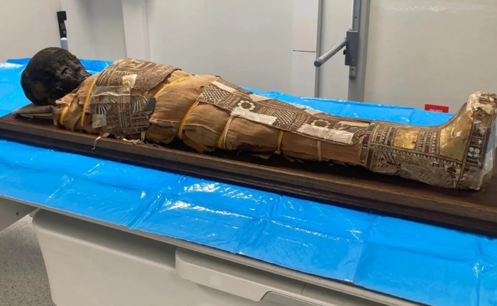 Ανακάλυψη-σοκ: Αιγυπτιακή μούμια παιδιού αποκαλύπτει μυστικό που είχε θαφτεί κάτω από 2.000 χρόνια σιωπής