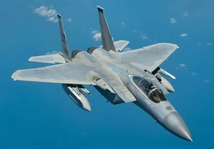 Κατάρριψη F-15: Ιρανοί πολίτες πήραν τα όπλα και ψάχνουν τον Αμερικανό πιλότο για τα 60.000 δολάρια (video)