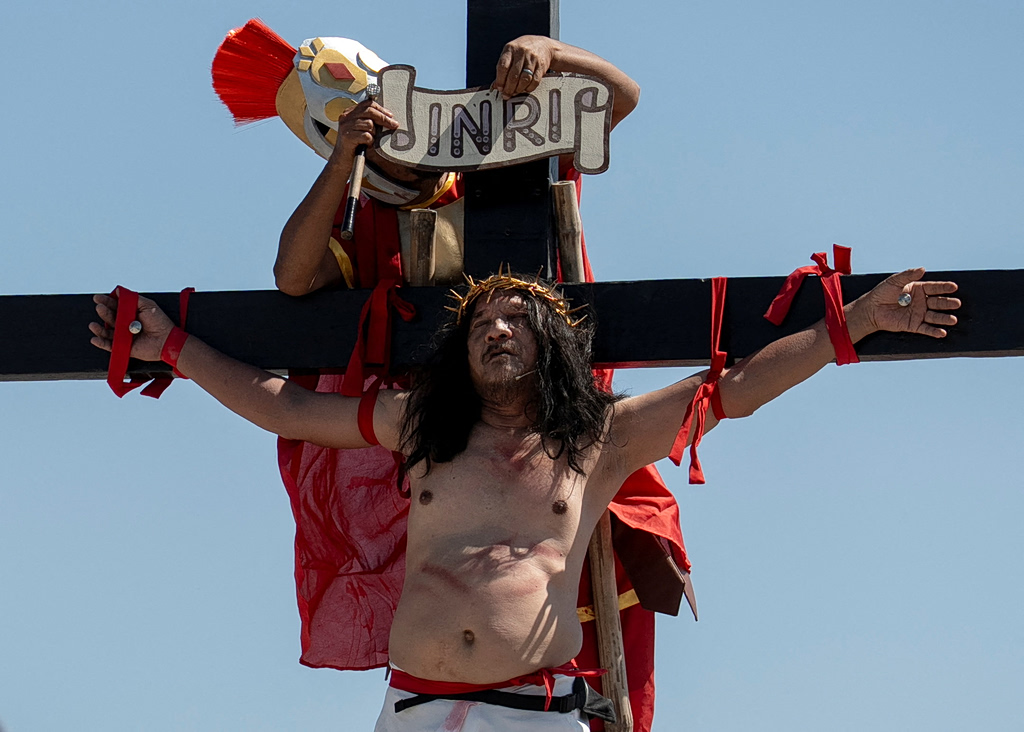 Αναπαράσταση της Σταύρωσης του Ιησού Χριστού: Ένα έθιμο που προκαλεί αντιδάσεις κάθε χρόνο