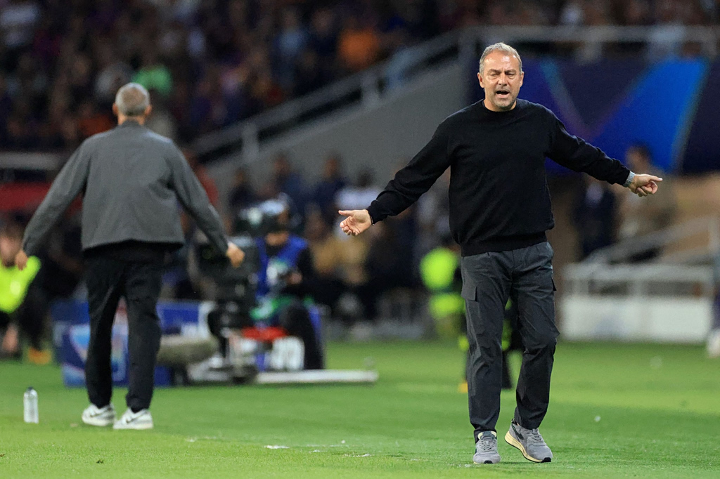 O Φλικ τα έβαλε με το… χορτάρι πριν τη ρεβάνς με την Ατλέτικο και διαμαρτυρήθηκε στην UEFA