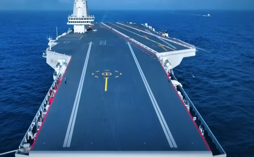 Το «Fujian» φέρνει την ανατροπή: Tο μεγαλύτερο και τεχνολογικά πιο προηγμένο σκάφος που έχει κατασκευάσει ποτέ η Κίνα