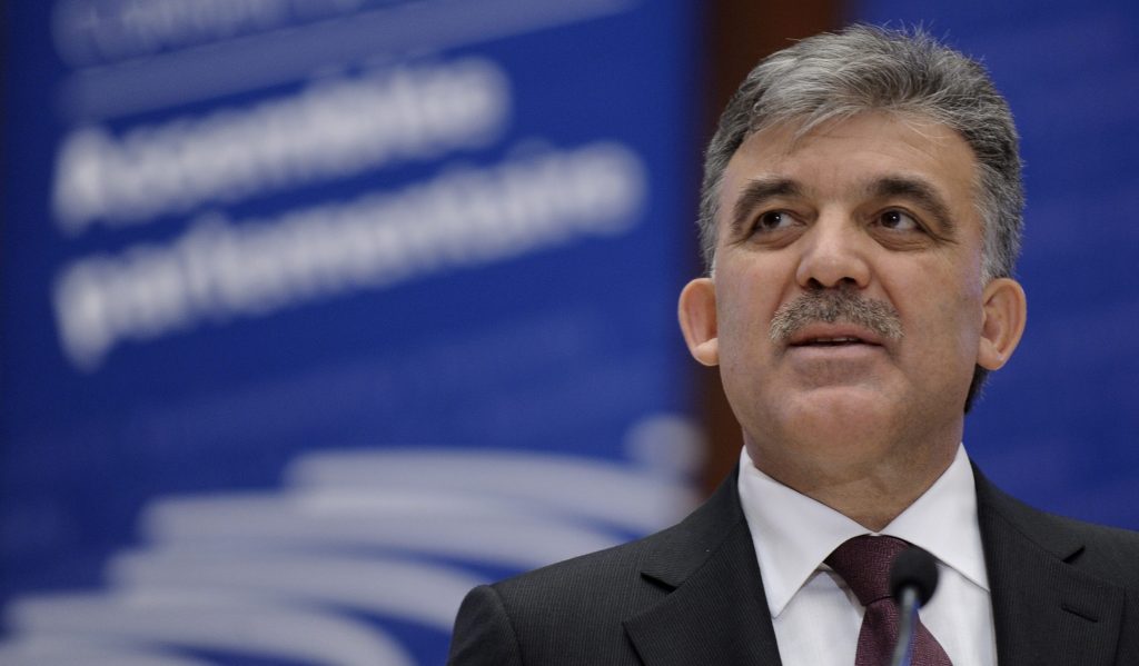 Αμπντουλάχ Γκιουλ στα «ΝΕΑ»: Να αποσύρουμε από κοινού 12 μίλια και casus belli