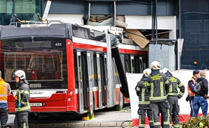 Τραγωδία στο Σάλτσμπουργκ: Τρόλεϊ μπήκε σε σούπερ μάρκετ, τουλάχιστον ένας νεκρός