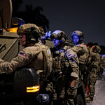 Επίθεση στο δείπνο των ανταποκριτών: Πράκτορας σώθηκε από θαύμα – Η σφαίρα βρήκε το κινητό τηλέφωνο