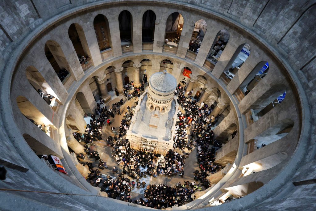 Live η τελετή αφής του Αγίου Φωτός στα Ιεροσόλυμα