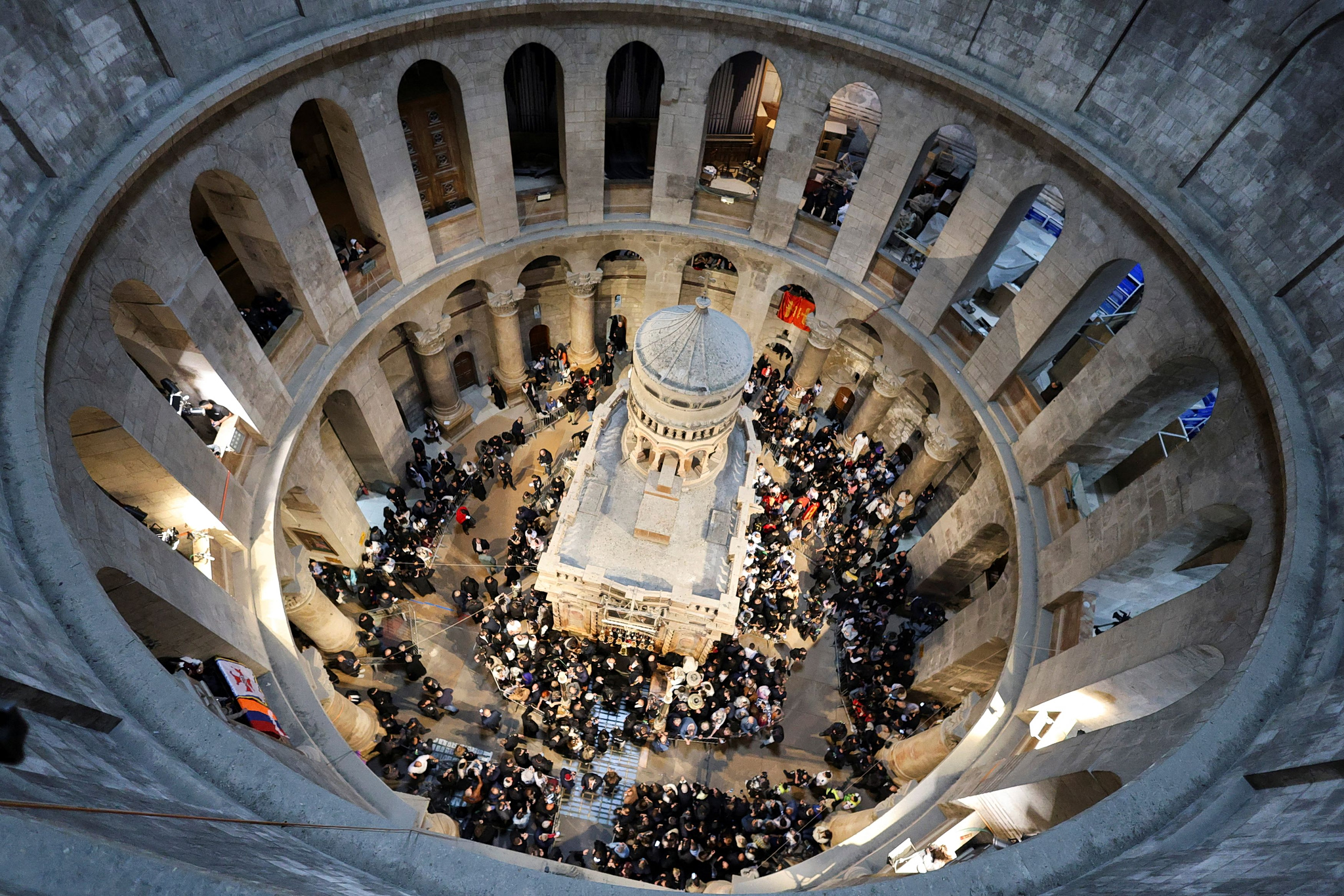 https://www.tanea.gr/wp-content/uploads/2026/04/Holy-Sepulchre-1-1-2048x1366.jpg
