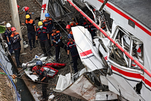 Σύγκρουση τρένων στην Ινδονησία: Τουλάχιστον επτά νεκροί και 81 τραυματίες – Συγκλονιστικές μαρτυρίες