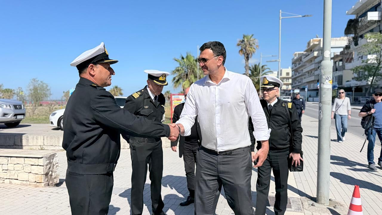 &Beta;. &Kappa;&iota;&kappa;ί&lambda;&iota;&alpha;&sigmaf;: &laquo;&Theta;&alpha; &upsilon;&pi;&epsilon;&rho;&alpha;&sigma;&pi;&iota;&sigma;&tau;&omicron;ύ&mu;&epsilon; &tau;&eta;&nu; &Kappa;&rho;ή&tau;&eta; &alpha;&pi;ό &tau;&omicron;&upsilon;&sigmaf; &sigma;ύ&gamma;&chi;&rho;&omicron;&nu;&omicron;&upsilon;&sigmaf; &lambda;&alpha;&theta;&rho;έ&mu;&pi;&omicron;&rho;&omicron;&upsilon;&sigmaf;&raquo;