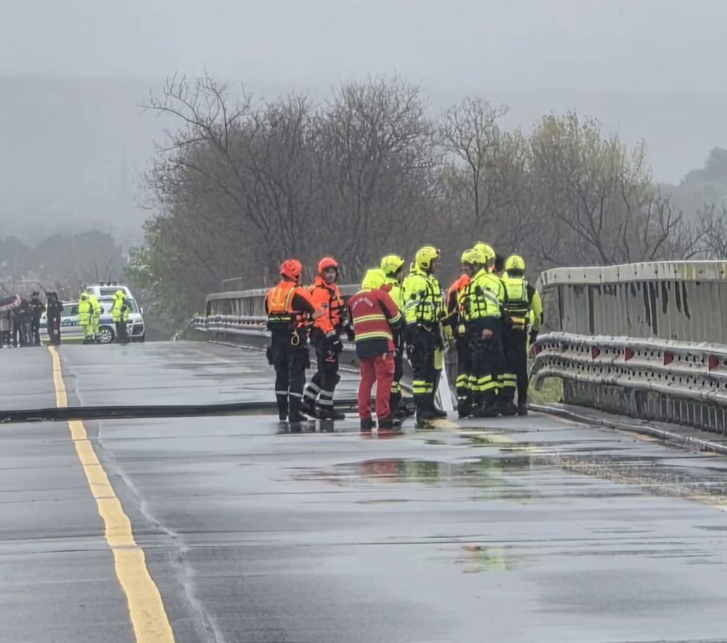Σαρώνει την Ιταλία η κακοκαιρία Erminio: Κατέρρευσε γέφυρα, αποκλεισμένοι κάτοικοι και πλημμύρες