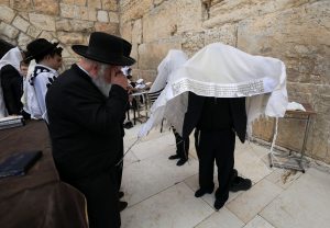 Ισραήλ: Δάκρυα χαράς στους Άγιους Τόπους, που άνοιξαν ξανά για τους πιστούς μετά από 41 μέρες πολέμου