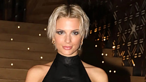 Η Κατερίνα Λιόλιου απολαμβάνει τη Rosalia λίγο πριν την εμφάνισή της στο Romeo