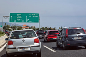 Σημειωτόν σε πολλά σημεία η επιστροφή των εκδρομέων – Αυξημένη κίνηση σε Αθηνών – Κορίνθου, γεμάτα φτάνουν τα πλοία