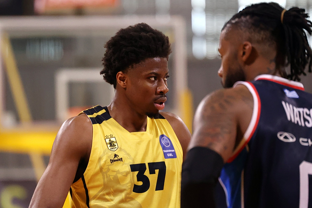 Άρης – Πανιώνιος: Ο Κώστας Αντετοκούνμπο πέτυχε το πρώτο καλάθι του αγώνα και ο Γιάννης πανηγύρισε έξαλλα (vid)