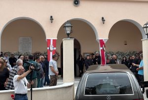 Κεφαλονιά: Βαρύ πένθος στην κηδεία της 19χρονης Μυρτούς – Συγκλονίζει η μητέρα της