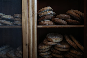 «Ο άρτος ημών ο επιούσιος» εις τα σκουπίδια