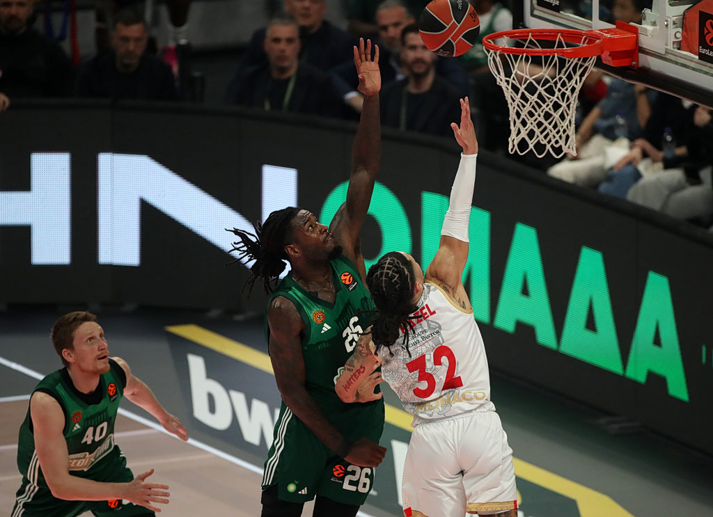 Οι αγκαλιές και τα πειράγματα του Λεσόρ με τους παίκτες της Μονακό (vid)