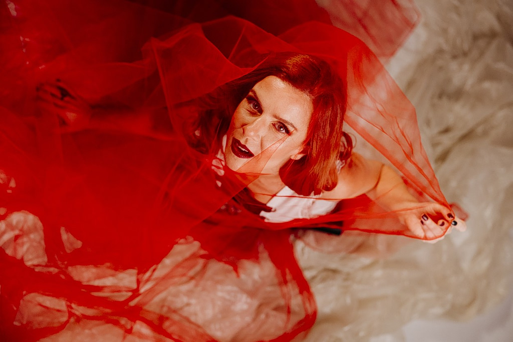 Lou Is: «Αναζητώντας τον «Παράδεισο»