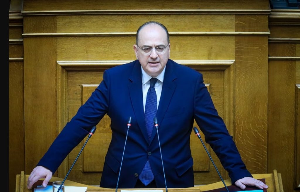 Λαζαρίδης: Συνεχίζεται ο πολιτικός σάλος για το πτυχίο του – Τι απαντάει για τα περί «προσόντων»