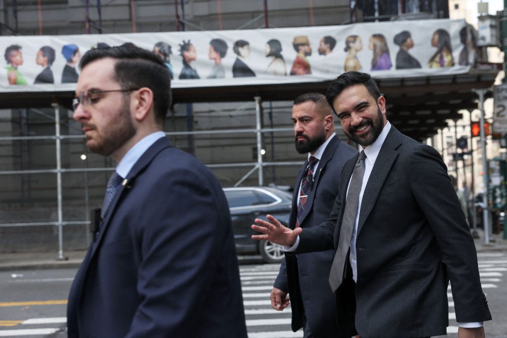 Πασχαλινή ευχή στα ελληνικά από τον Μαμντάνι παρουσία του Αρχιεπισκόπου Ελπιδοφόρου (video)