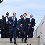 Politico: Μακρόν – Μητσοτάκης ζητούν καθυστέρηση στην αποπληρωμή του χρέους της περιόδου Covid και νέα ευρωομόλογα