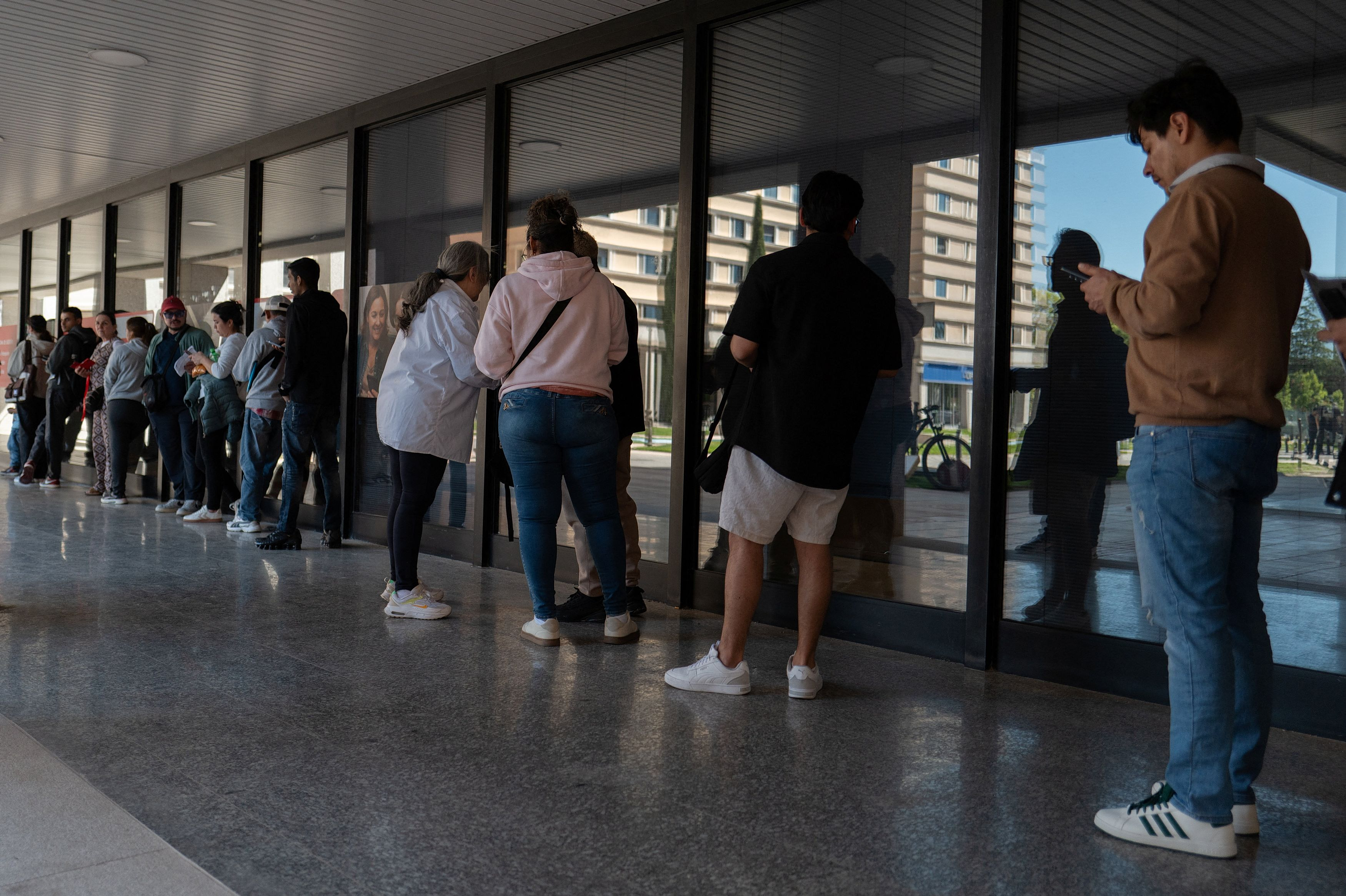 &Eta; &Chi;&iota;&lambda;ή &lambda;έ&epsilon;&iota; &pi;&omega;&sigmaf; &theta;&alpha; &kappa;&lambda;&iota;&mu;&alpha;&kappa;ώ&sigma;&epsilon;&iota; &tau;&iota;&sigmaf; &alpha;&pi;&epsilon;&lambda;ά&sigma;&epsilon;&iota;&sigmaf; &pi;&alpha;&rho;ά&tau;&upsilon;&pi;&omega;&nu; &mu;&epsilon;&tau;&alpha;&nu;&alpha;&sigma;&tau;ώ&nu;