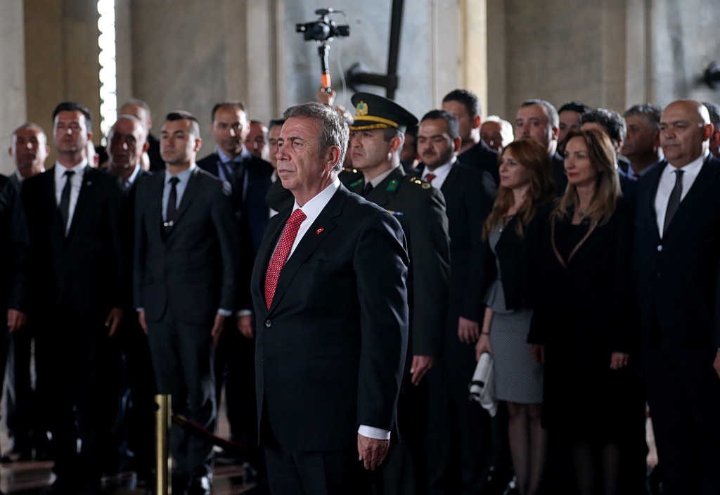 Η τουρκική αντιπολίτευση σε κλοιό