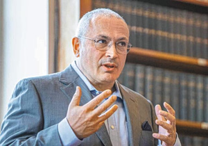 Μιχαήλ Χοντορκόφσκι στα ΝΕΑ: «Δώρο για τον Πούτιν ο πόλεμος στο Ιράν»