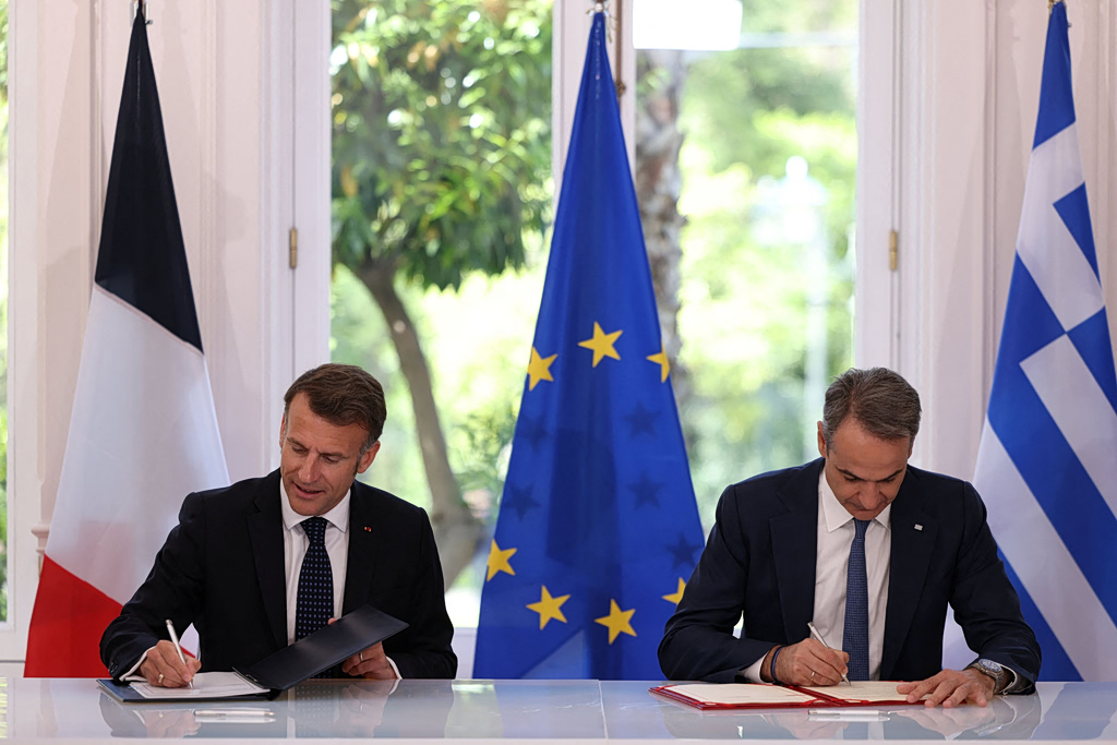 Έπεσαν οι υπογραφές της στρατηγικής συμφωνίας Ελλάδας – Γαλλίας: Oι 9 συμφωνίες και τι προβλέπουν