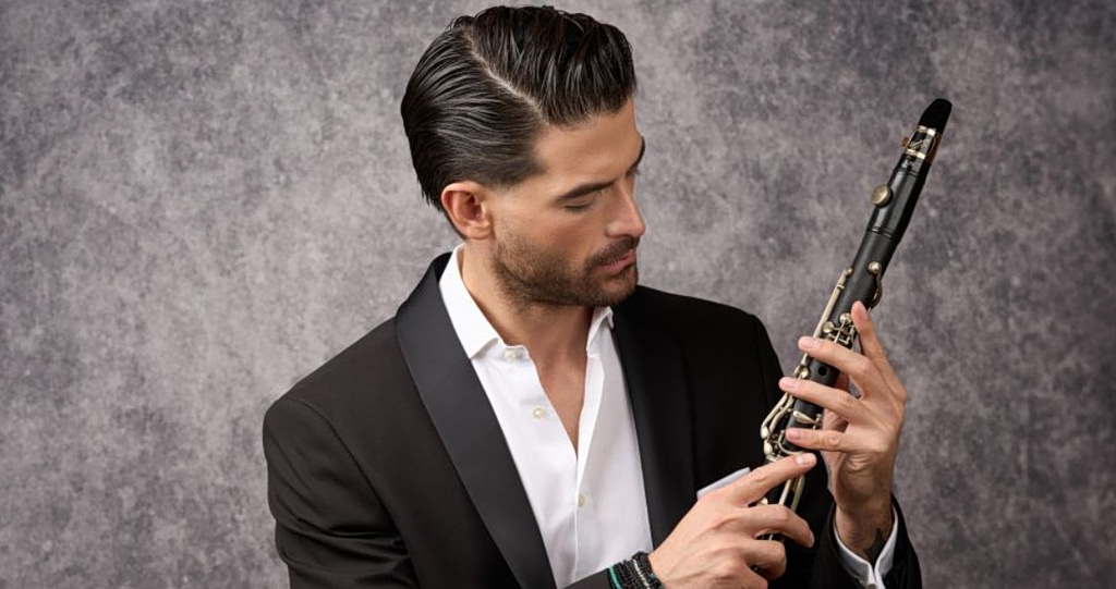 Συγκινεί ο Άρης Μουγκοπέτρος: Παίζει ξανά κλαρίνο, έναν χρόνο μετά τον τραυματισμό του – «Κάπου είχαμε μείνει πέρσι τέτοια μέρα»