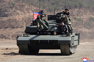 Β. Κορέα: Δοκιμές με πυραύλους οπλισμένους με κεφαλές βομβών διασποράς – «Mπορούν να κάνουν στάχτη έκταση 17 στρεμμάτων»