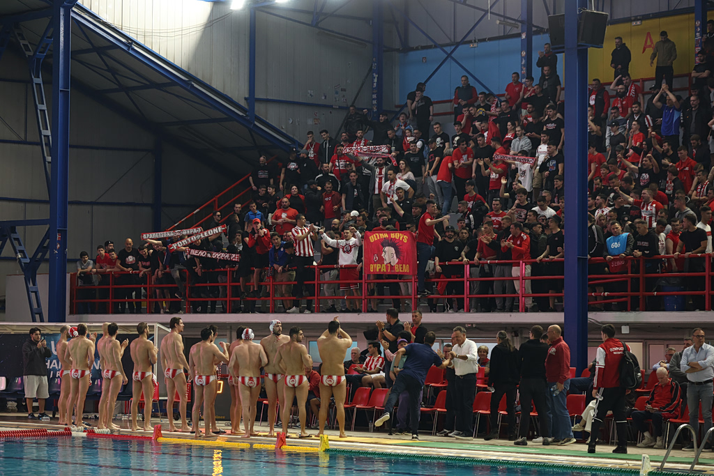 Ολυμπιακός: Παίκτες και κόσμος πανηγύρισαν τη μεγάλη νίκη απέναντι στην Νόβι Μπέογκραντ (vids, pics)