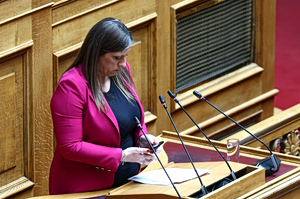 Η Κωνσταντοπούλου έπαιξε ηχητικό για τη Γάζα στη Βουλή – «Κακοπαιγμένο θέατρο» απάντησε ο Καιρίδης