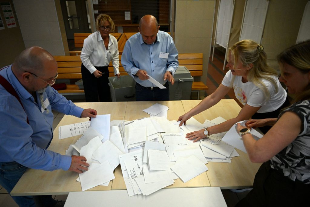 Εκλογές στην Ουγγαρία: Μεγάλη νίκη της αντιπολίτευσης και του Πέτερ Μαγιάρ δείχνει το exit poll