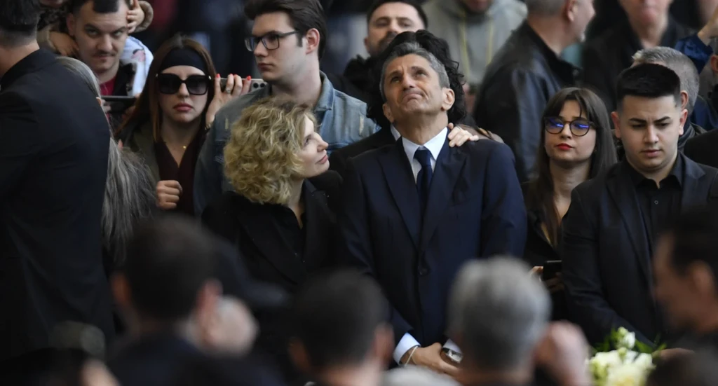 Ο Ραζβάν Λουτσέσκου «λύγισε» στο λαϊκό προσκύνημα του πατέρα του