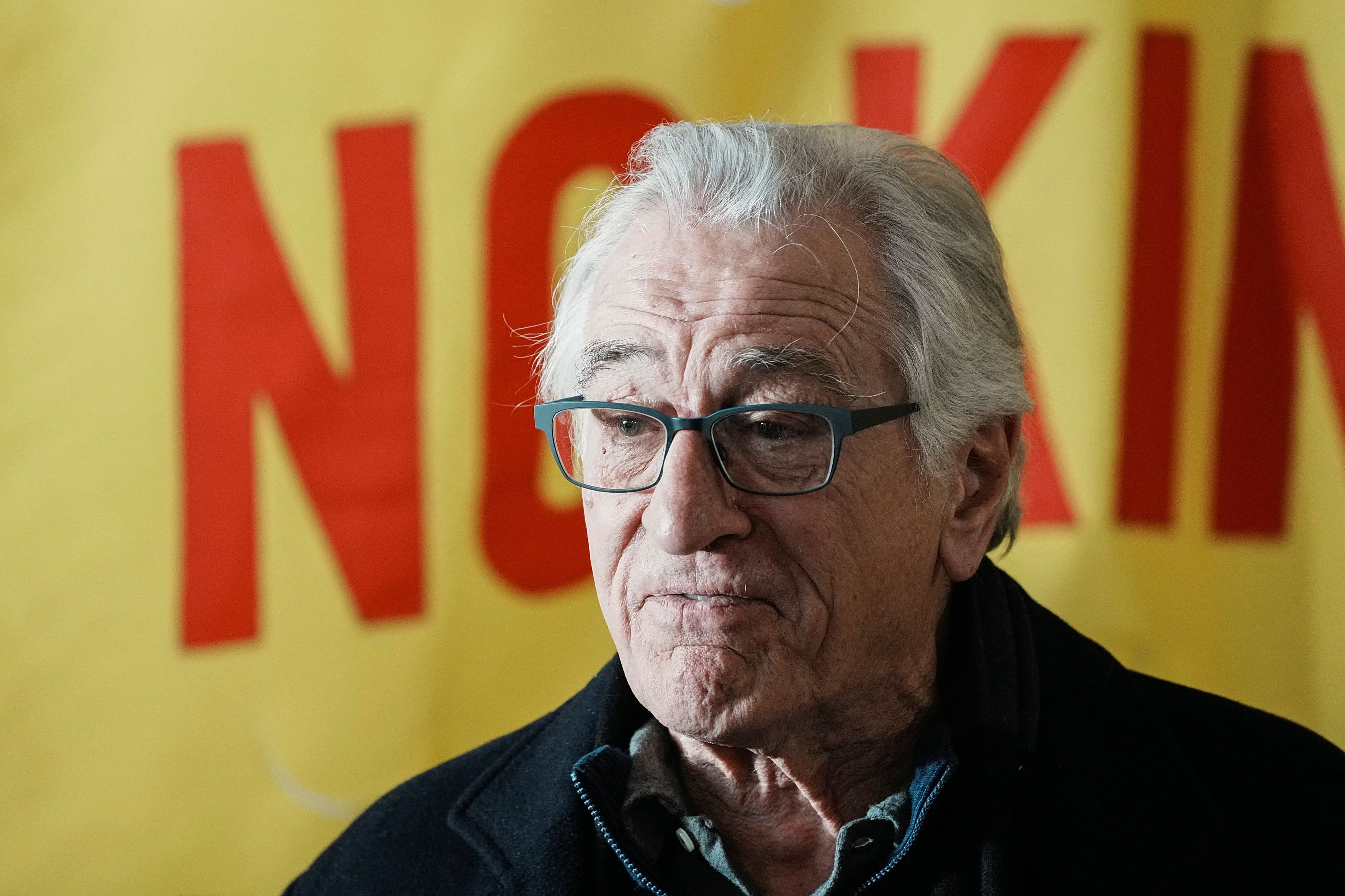 &Omicron; &Rho;ό&mu;&pi;&epsilon;&rho;&tau; &Nu;&tau;&epsilon; &Nu;ί&rho;&omicron; &kappa;ά&nu;&epsilon;&iota; &kappa;&omicron;ύ&nu;&iota;&alpha; &tau;&eta;&nu; 3&chi;&rho;&omicron;&nu;&eta; &kappa;ό&rho;&eta; &tau;&omicron;&upsilon; (Video)