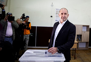 Εκλογές στη Βουλγαρία: Προηγείται στις δημοσκοπήσεις ο πρώην πρόεδρος Ρούμεν Ράντεφ