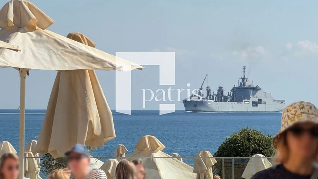 Πρωινός καφές στη Σούδα με πρώτο πλάνο πολεμικά πλοία σε… ανεφοδιασμό