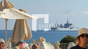 Πρωινός καφές στη Σούδα με πρώτο πλάνο πολεμικά πλοία σε… ανεφοδιασμό