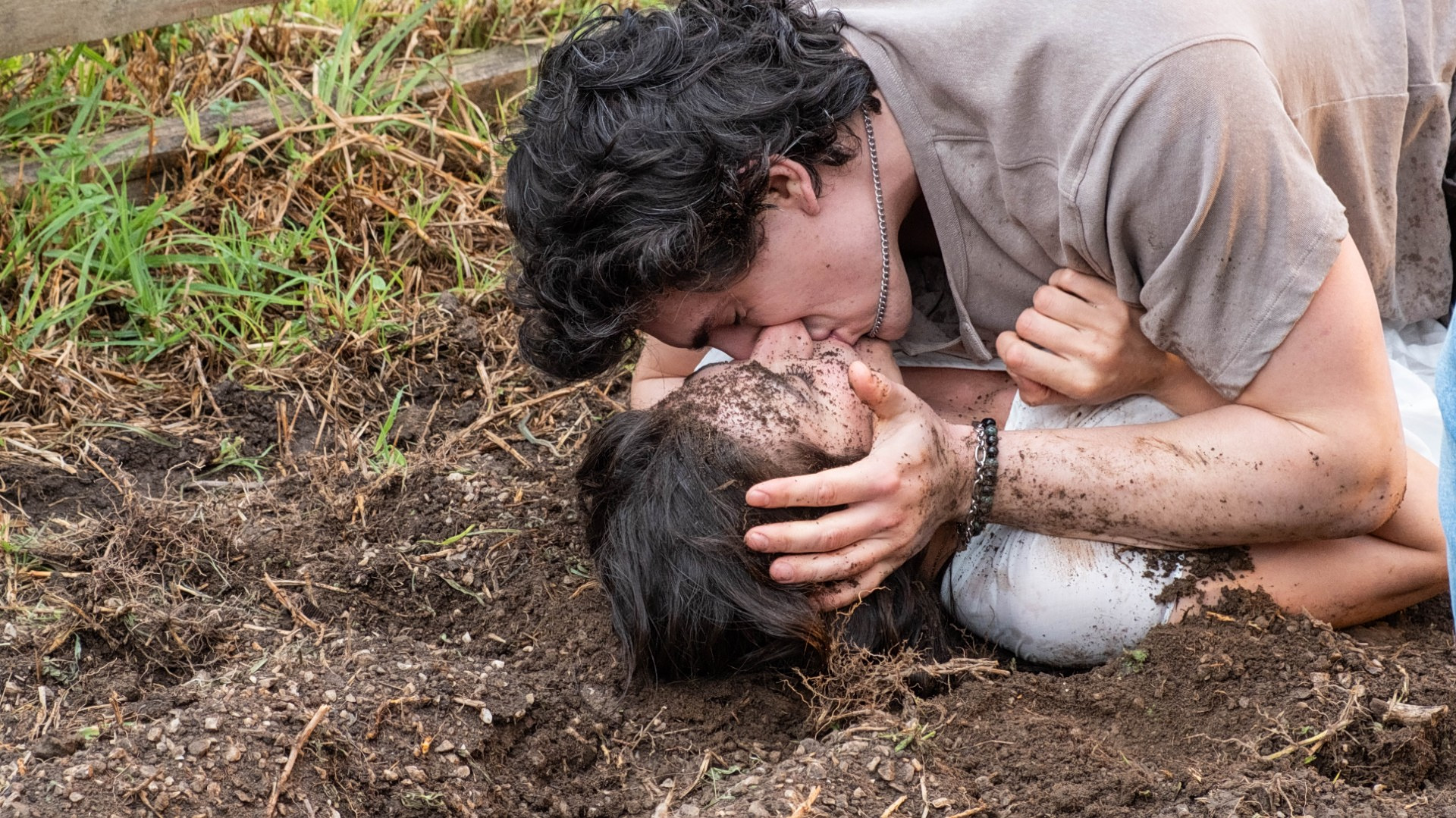 &laquo;&Sigma;ύ&gamma;&kappa;&rho;&omicron;&upsilon;&sigma;&eta;&raquo;: &Eta; &phi;&omega;&tau;&omicron;&gamma;&rho;&alpha;&phi;ί&alpha; &alpha;&pi;ό &tau;&eta; &nu;έ&alpha; &sigma;&epsilon;&iota;&rho;ά &tau;&omicron;&upsilon; MEGA &pi;&omicron;&upsilon; &theta;&alpha; &sigma;&upsilon;&zeta;&eta;&tau;&eta;&theta;&epsilon;ί