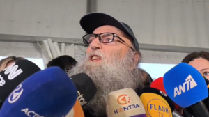 Τέμπη – Χούπας: «Αδιανόητο να βλέπω τη δίκη για το παιδί μου μέσα από μόνιτορ»