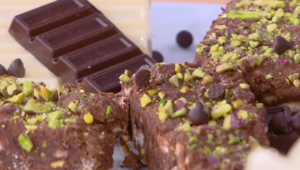 Δημήτρης Σκαρμούτσος: Μωσαϊκό με ξηρούς καρπούς και πλούσια κουβερτούρα